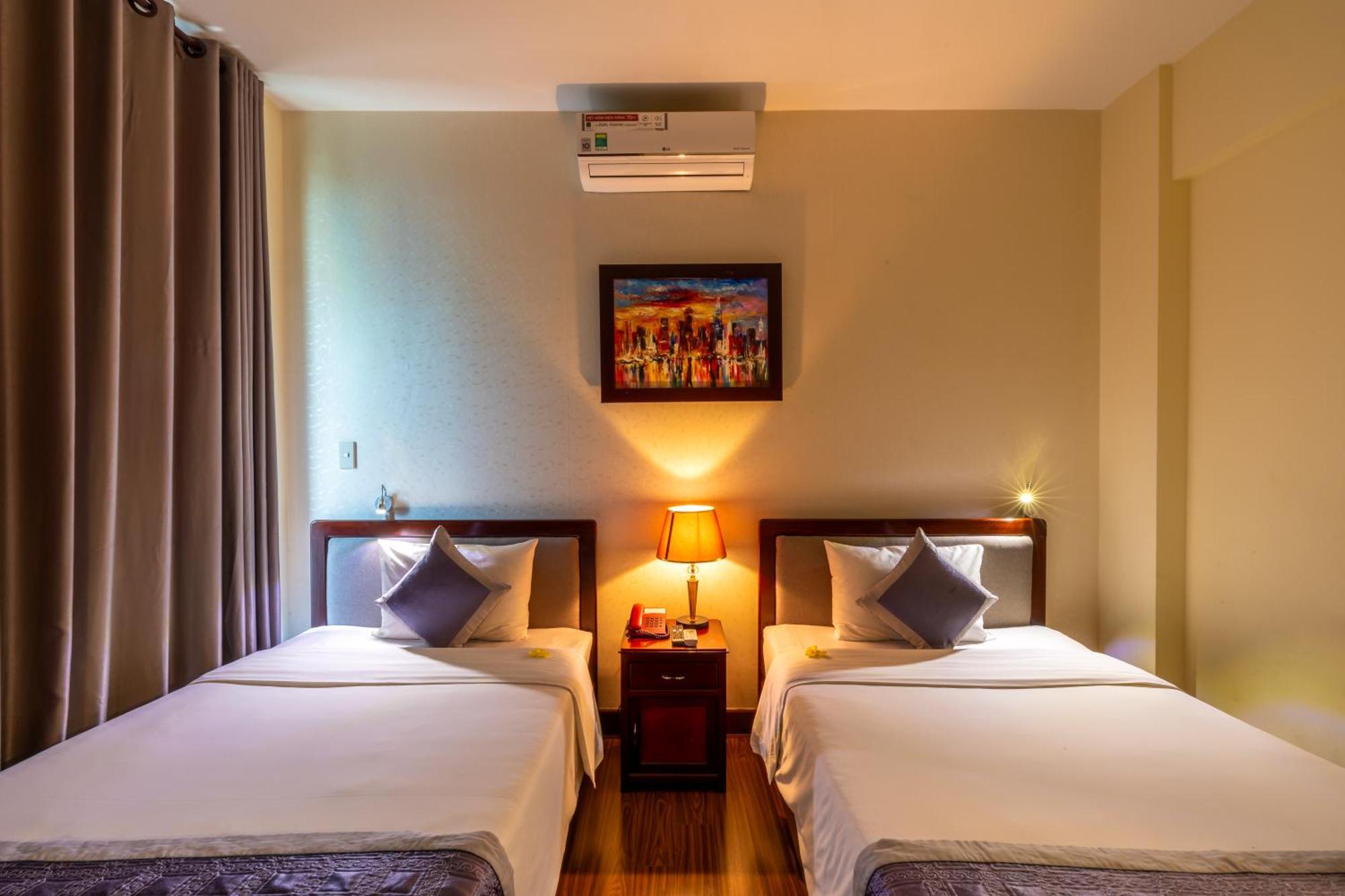Baly Hotel Hue Exterior photo