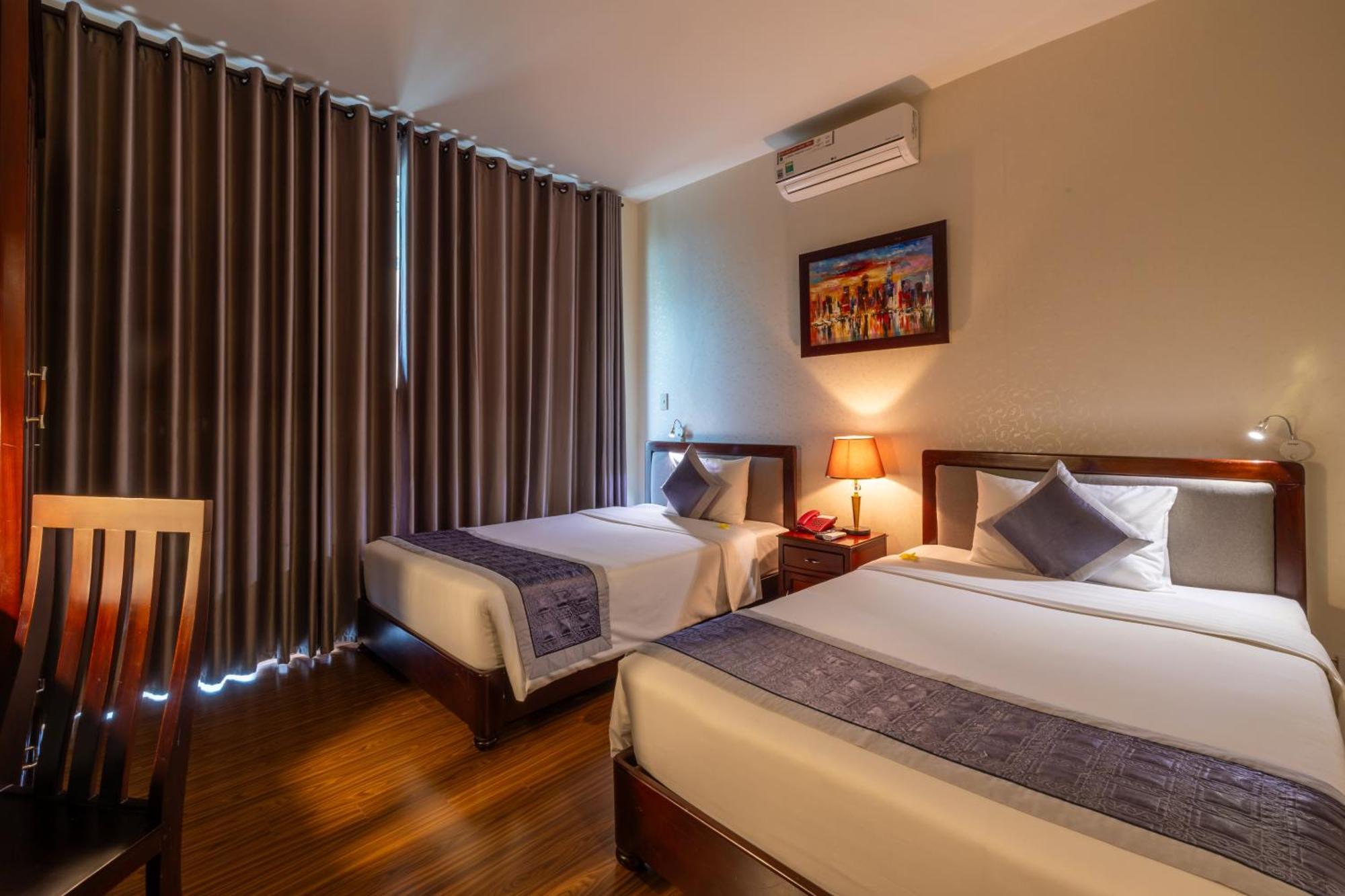 Baly Hotel Hue Exterior photo