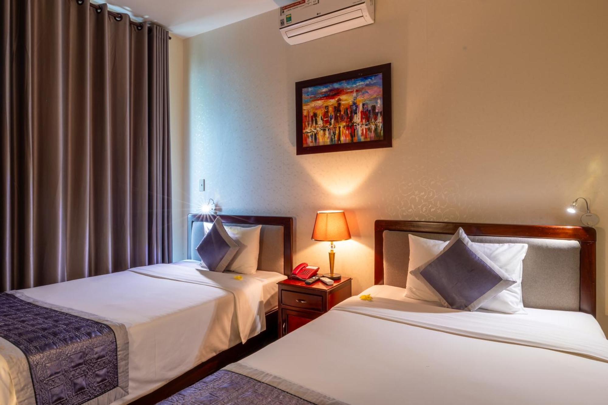 Baly Hotel Hue Exterior photo