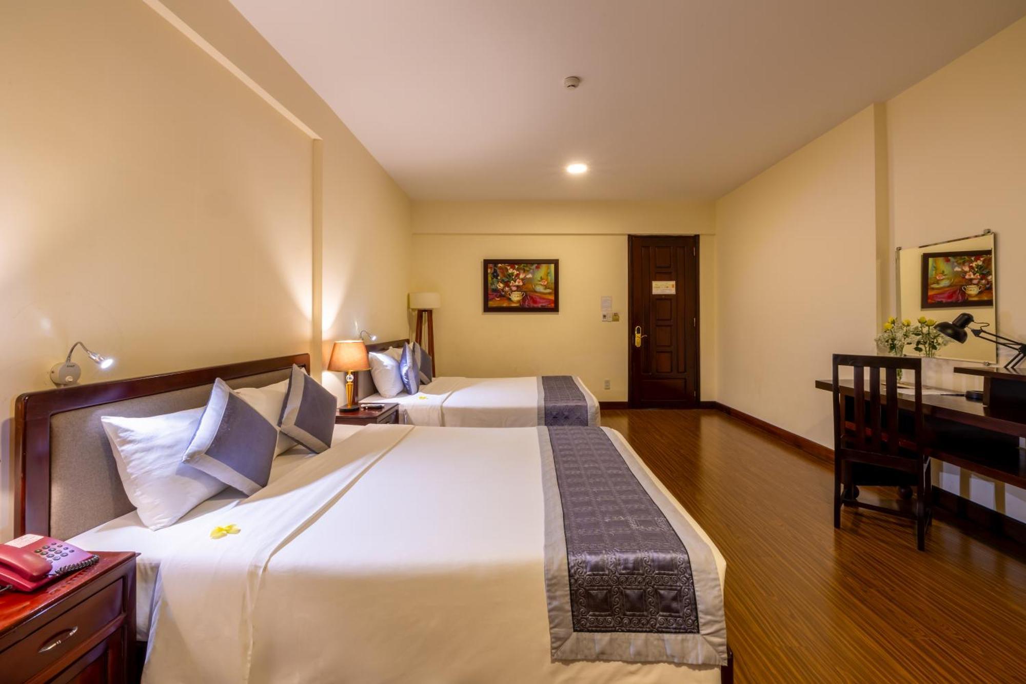 Baly Hotel Hue Exterior photo