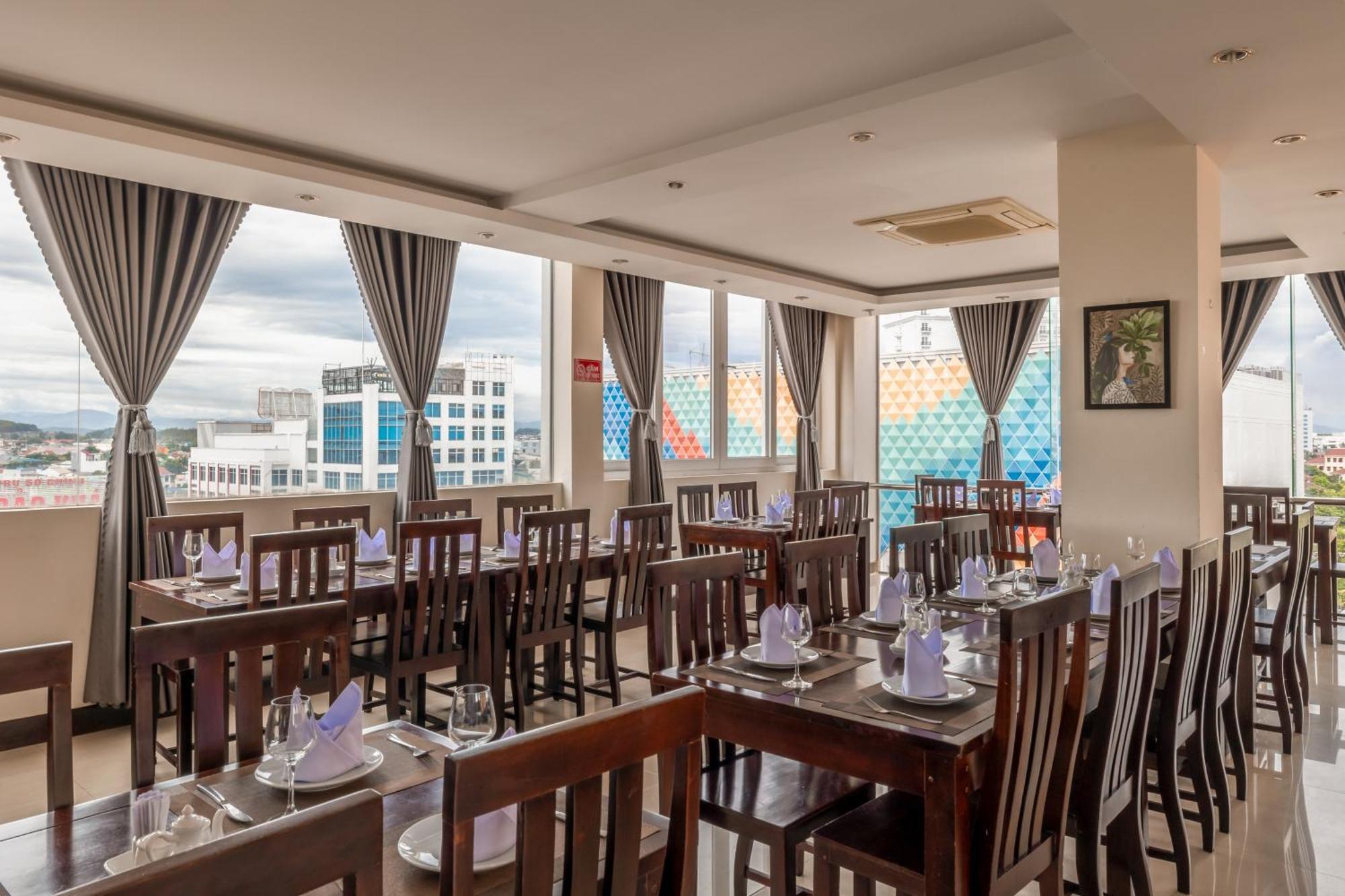 Baly Hotel Hue Exterior photo