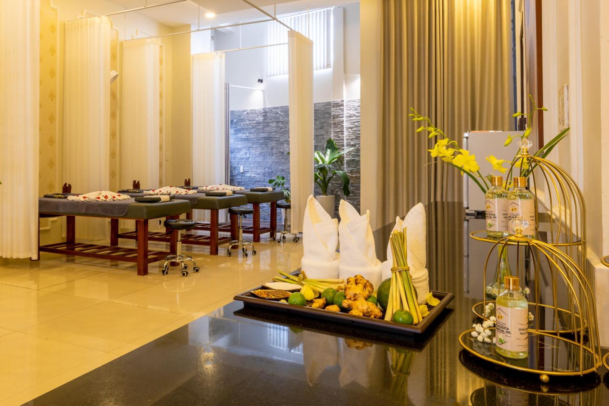 Baly Hotel Hue Exterior photo