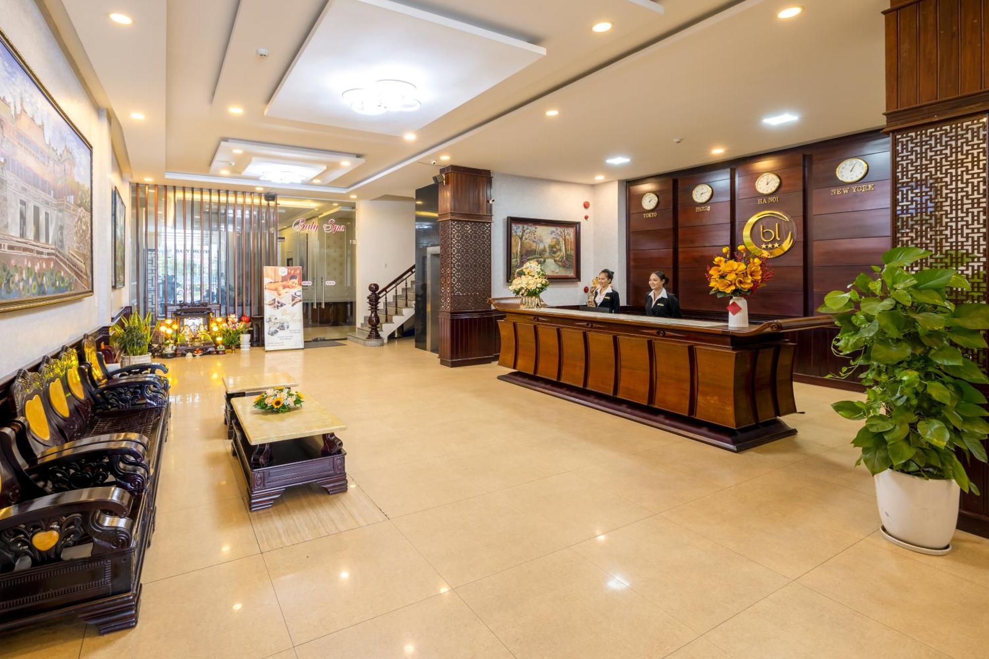 Baly Hotel Hue Exterior photo