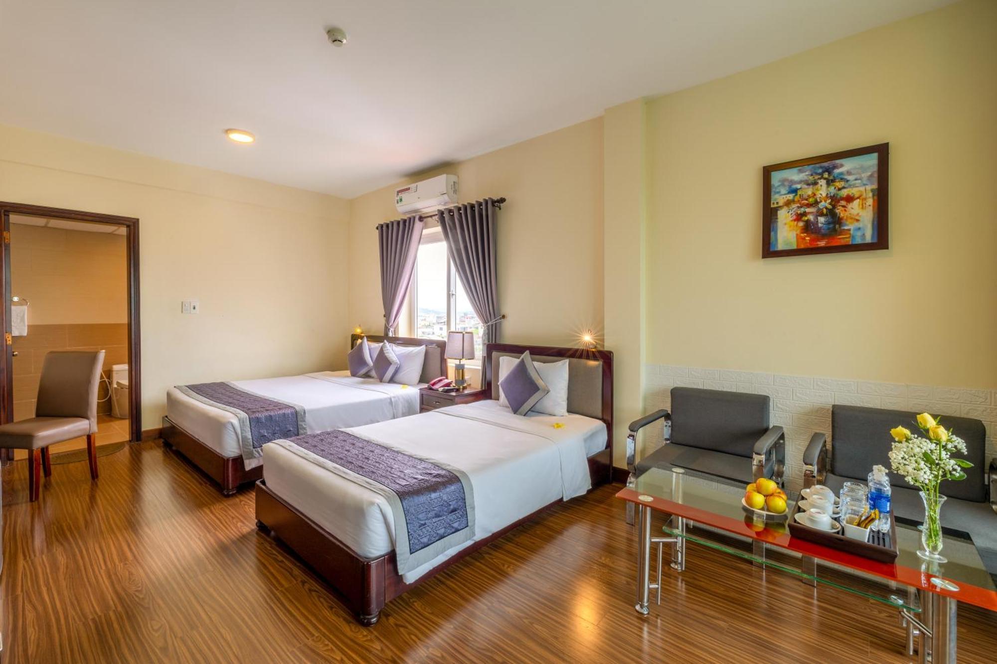 Baly Hotel Hue Exterior photo